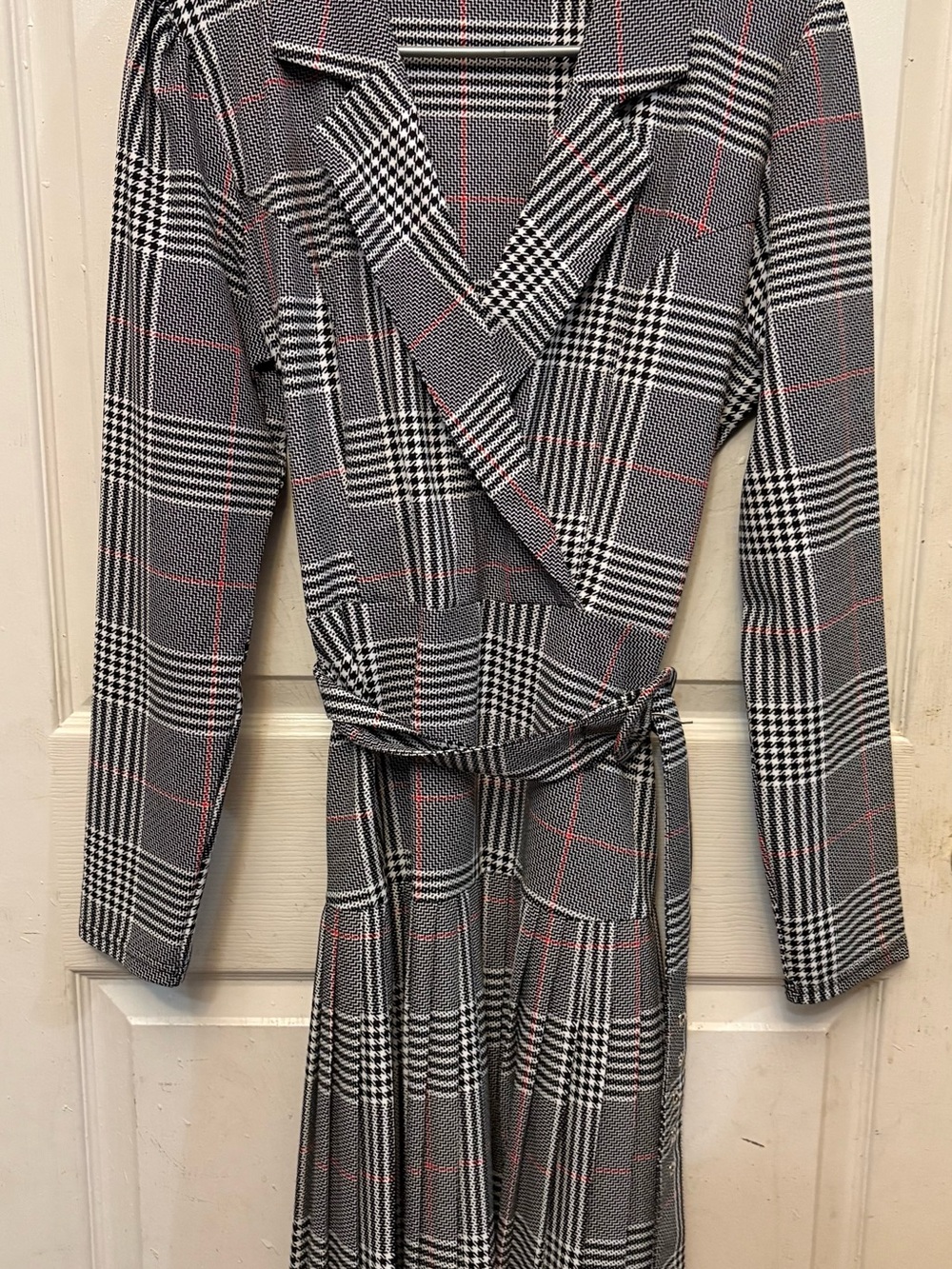 Elizabeth & Nicole Plaid Pleated Long Sleeve Wrap Midi Dress - Size M